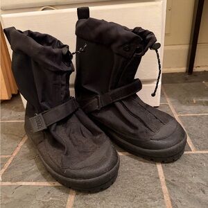 Neos Black  Men’s Waterproof Winter Boots with Adjustable Strap